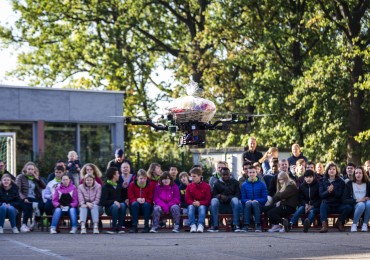 Drone dropt eerste Oog voor Lekkers-tussendoortjes Drone dropt eerste Oog voor Lekkers-tussendoortjes