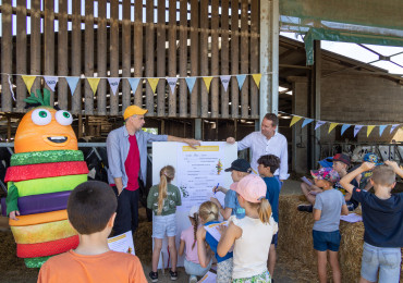 Het boerderijspel met Vlaams minister Jo Brouns en JeeKast