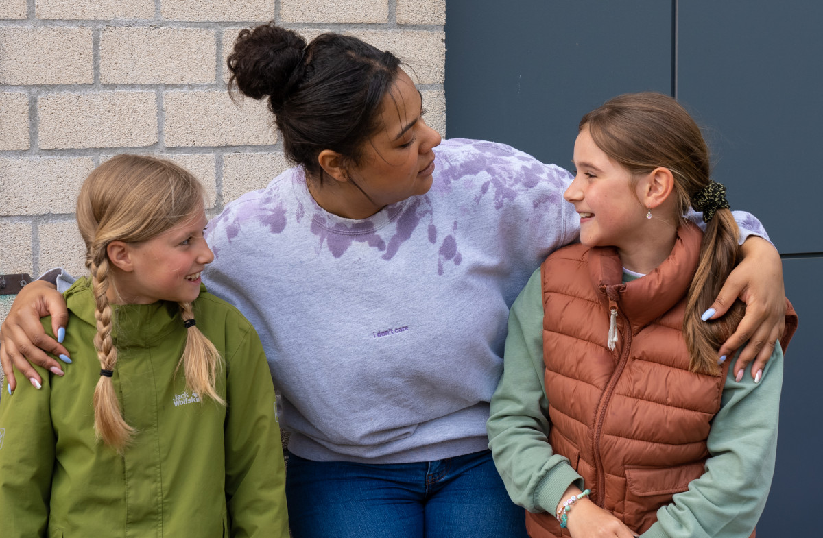 Leerlingen De Lisblomme snacken gezond met Ketnet-actrice Sali Leerlingen De Lisblomme snacken gezond met Ketnet-actrice Sali